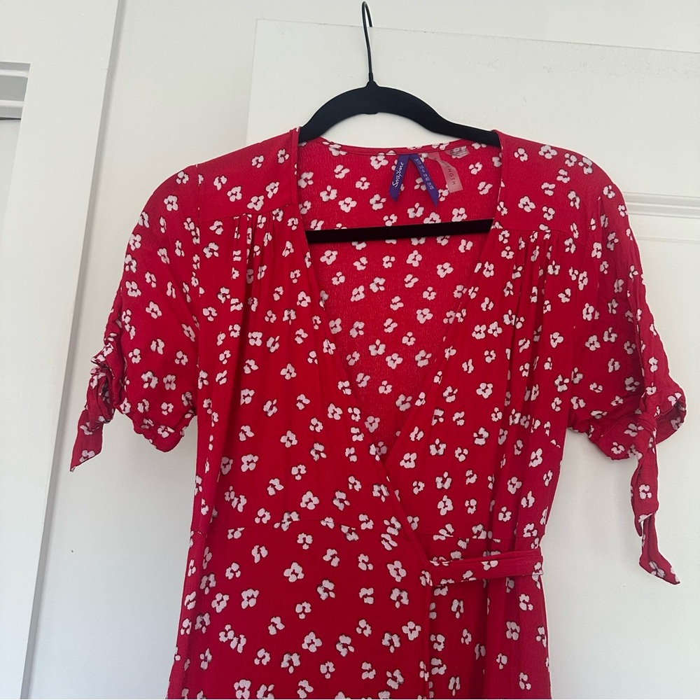 Seraphine (6 Petite Maternity) Red/ White Floral Wrap Short Sleeve Midi Dress - Picture 4 of 9